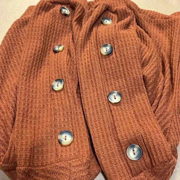 Love Wins Sweater Size M - Picture 3 of 5